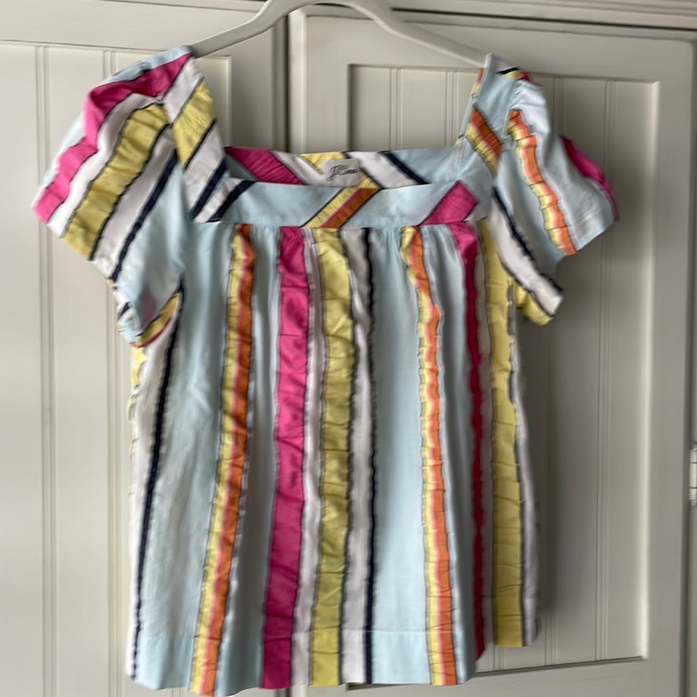 Cute summer blouse from J crew! Very light and colorful. Size small